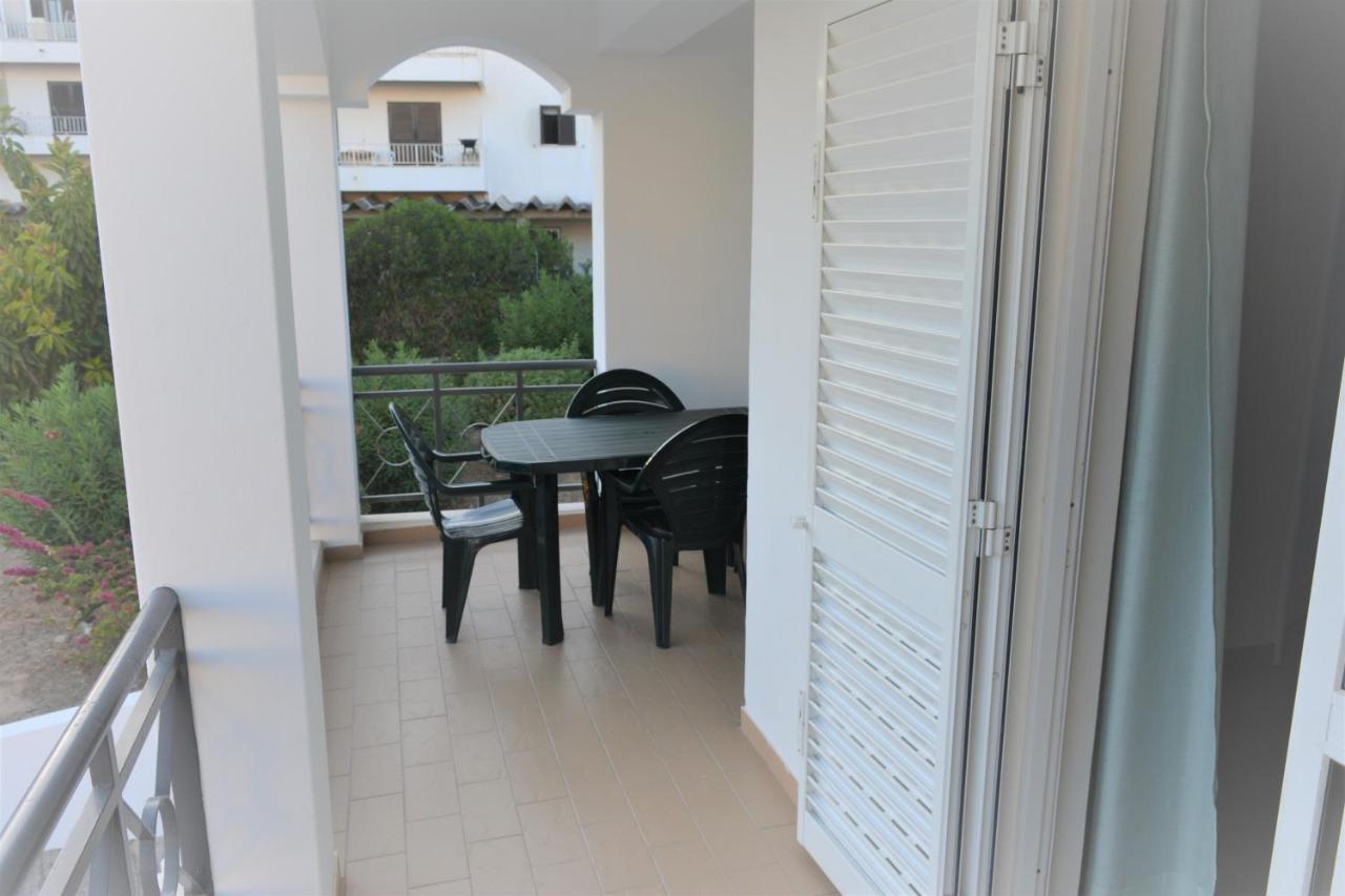 Apartamento para férias em Quarteira Exterior foto